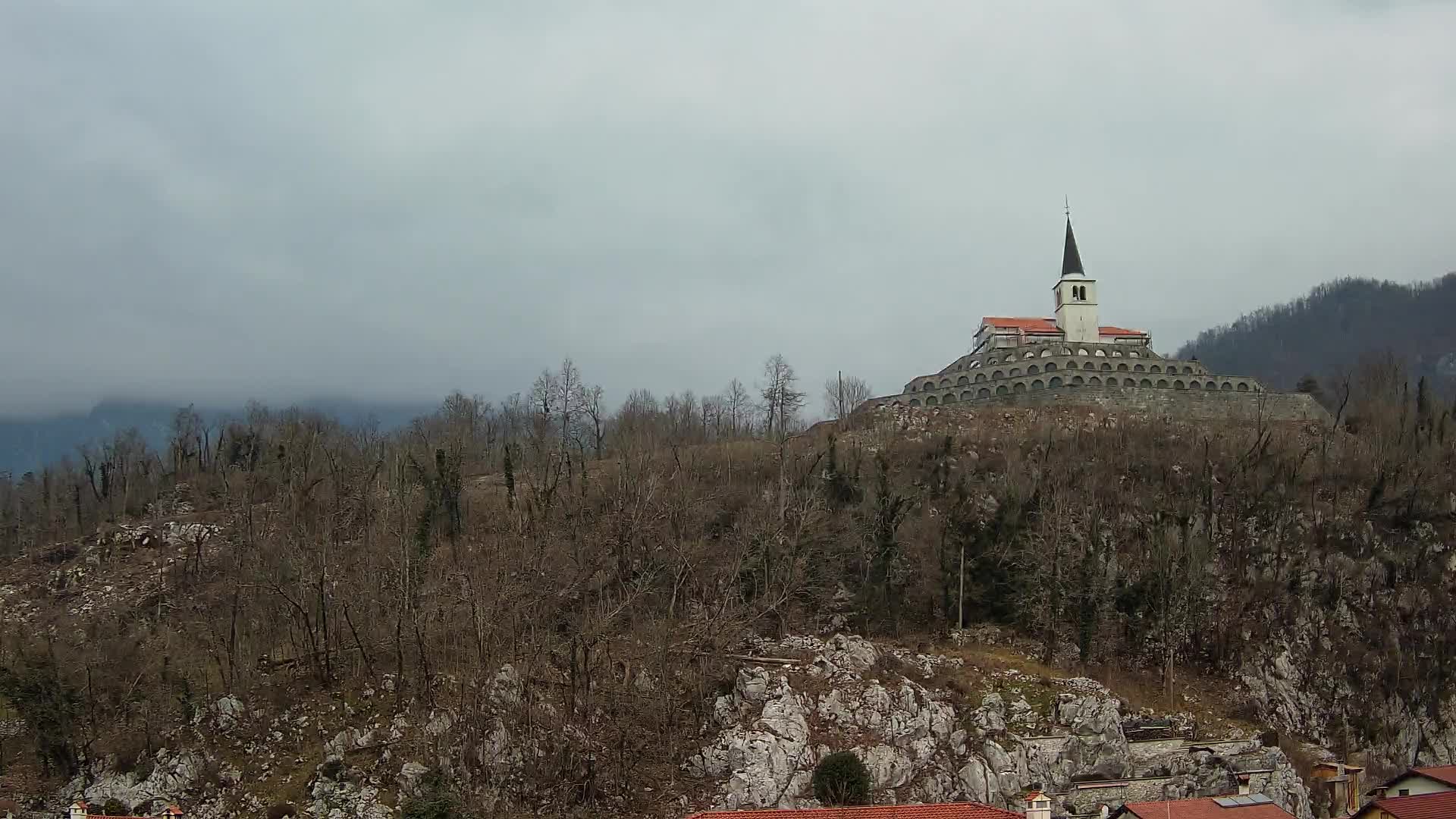 Kobarid-Webcam – Blick auf das Beinhaus aus dem 1. Weltkrieg