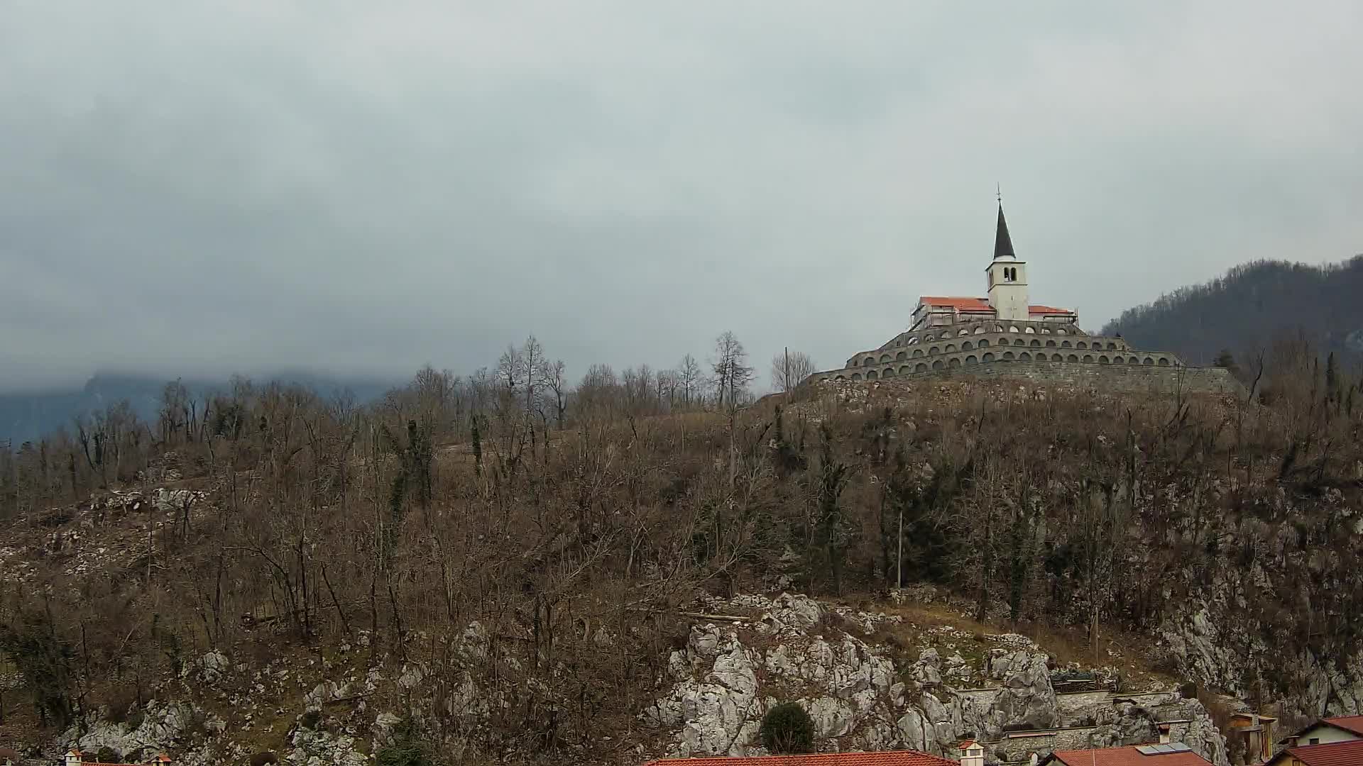 Kobarid-Webcam – Blick auf das Beinhaus aus dem 1. Weltkrieg