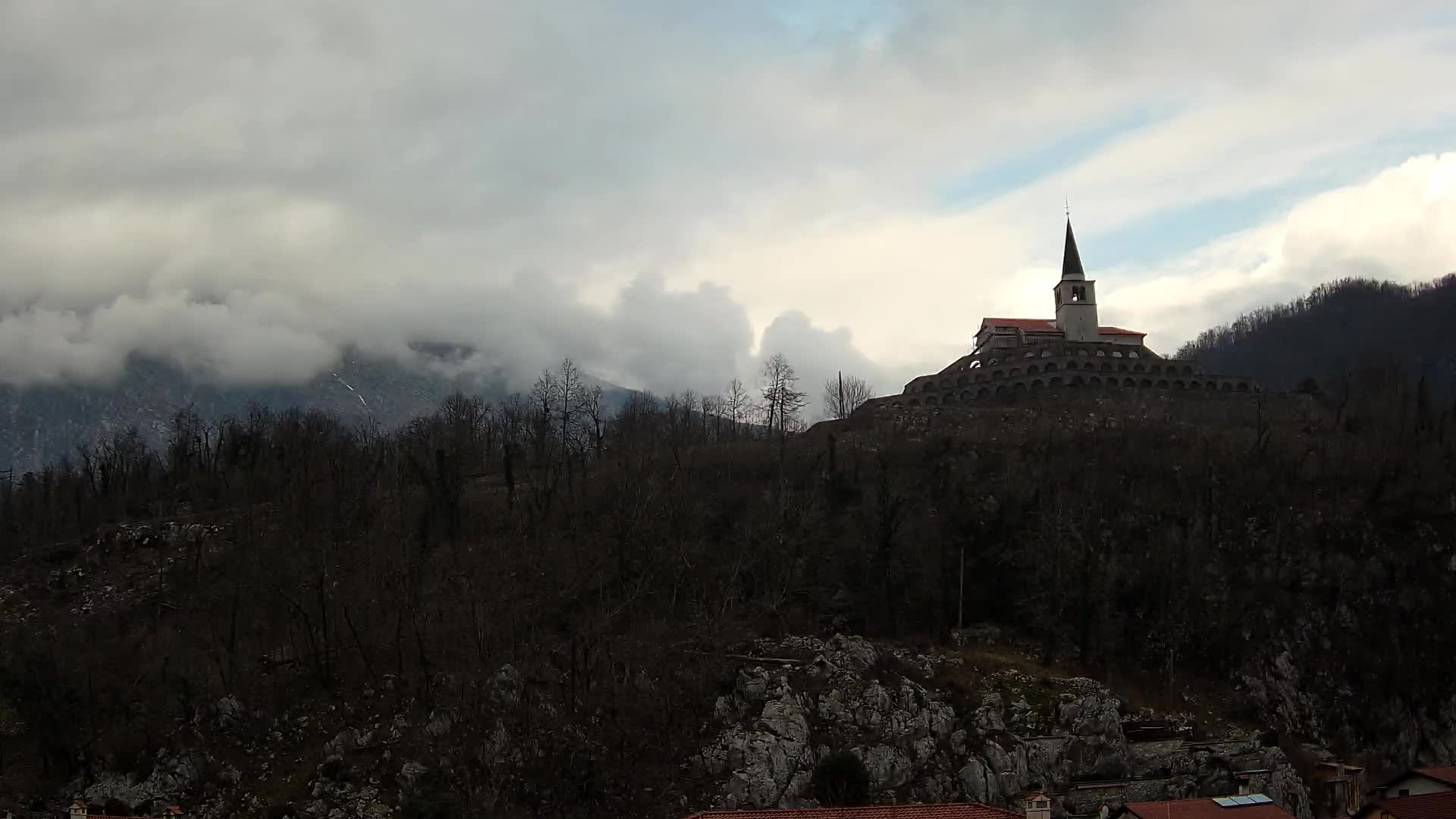 Kobarid-Webcam – Blick auf das Beinhaus aus dem 1. Weltkrieg