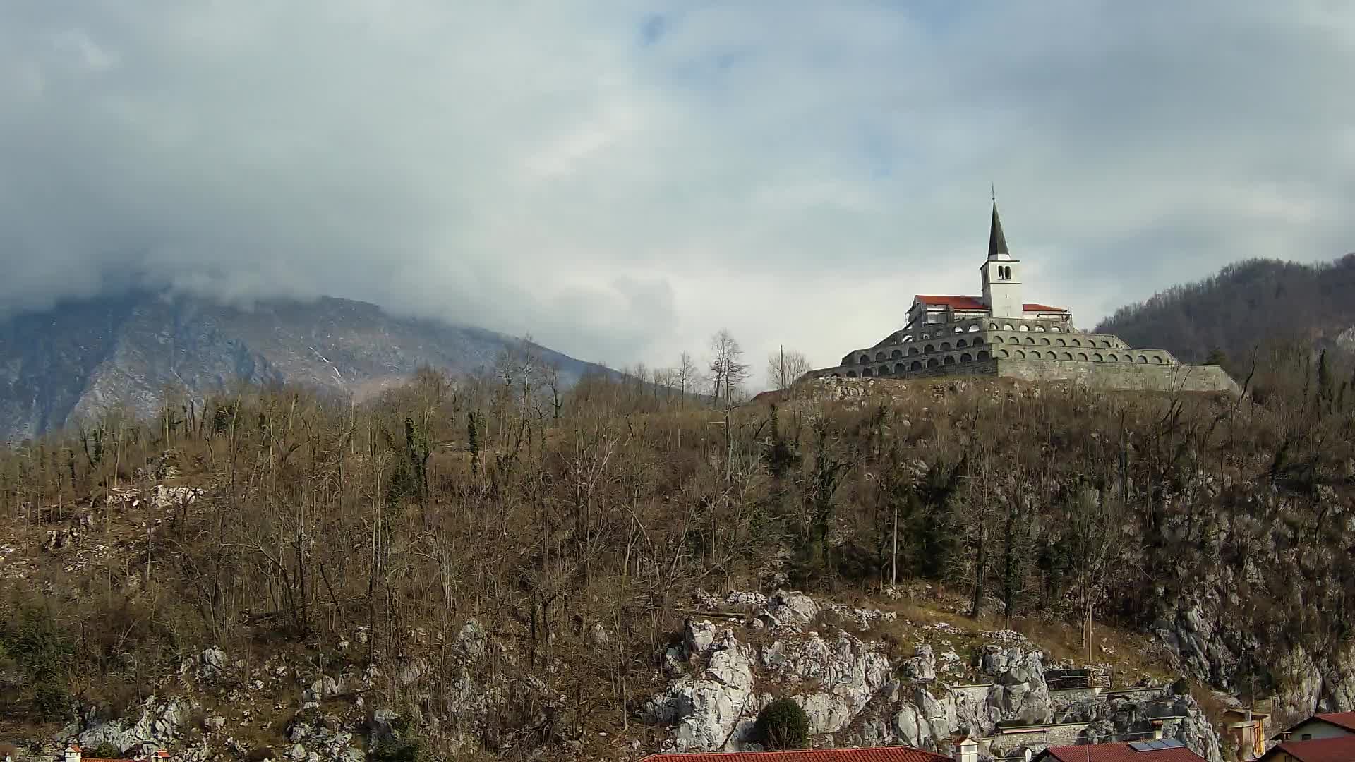 Kobarid-Webcam – Blick auf das Beinhaus aus dem 1. Weltkrieg