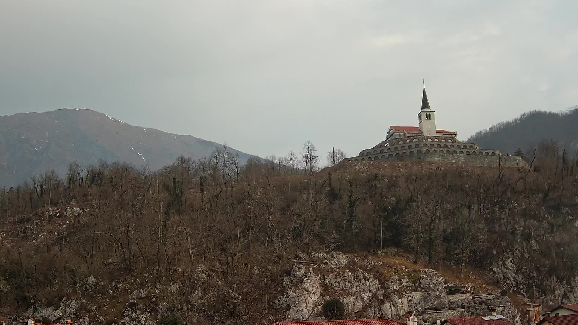 Kobarid-Webcam – Blick auf das Beinhaus aus dem 1. Weltkrieg