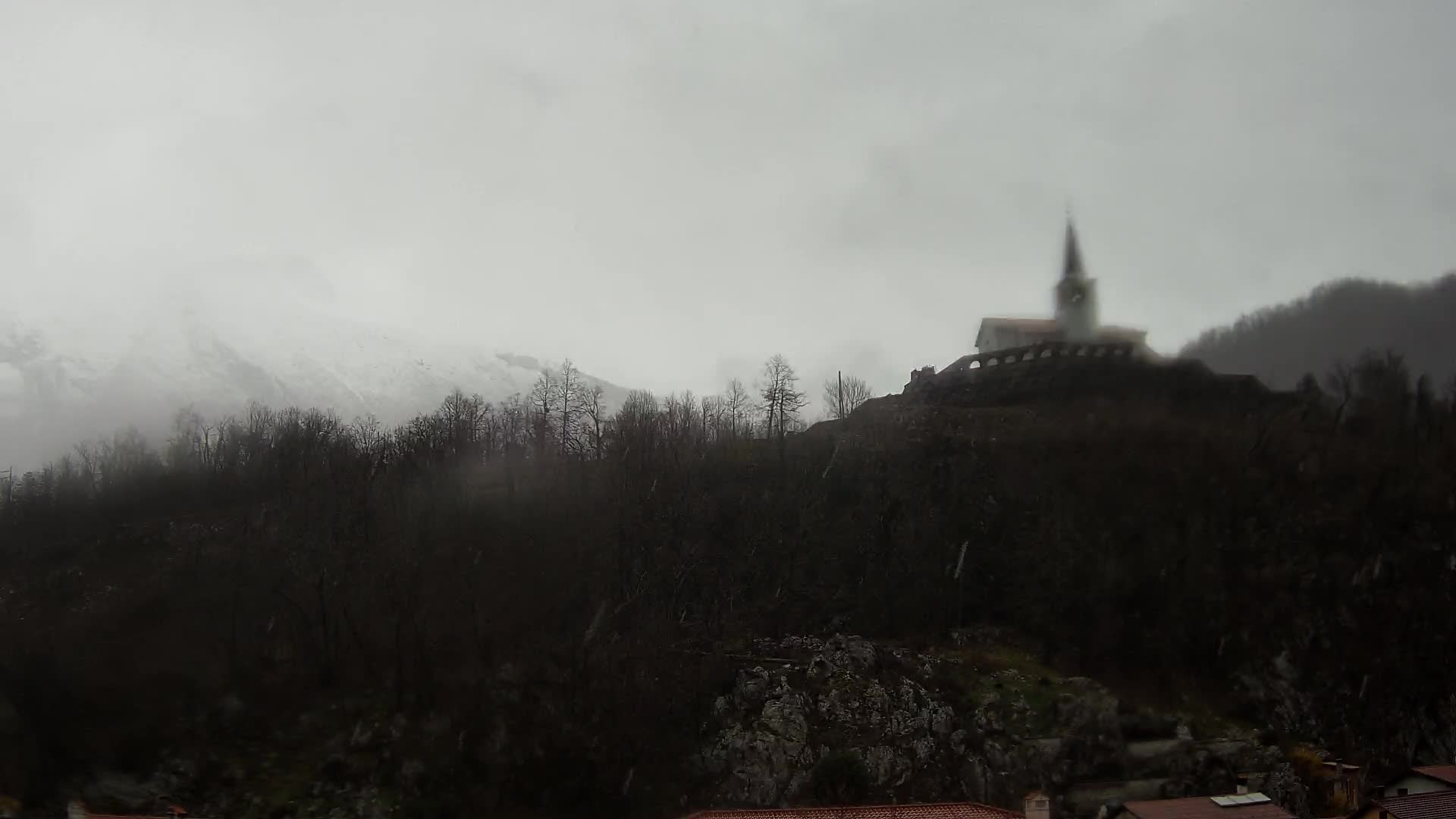 Kobarid-Webcam – Blick auf das Beinhaus aus dem 1. Weltkrieg