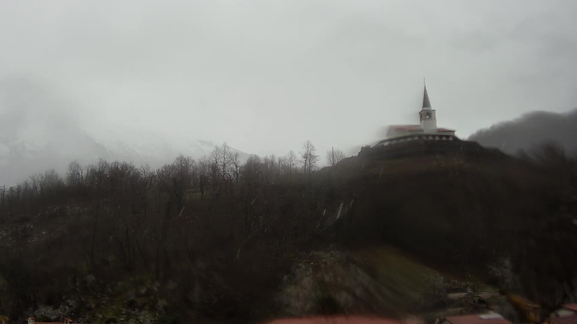 Kobarid-Webcam – Blick auf das Beinhaus aus dem 1. Weltkrieg