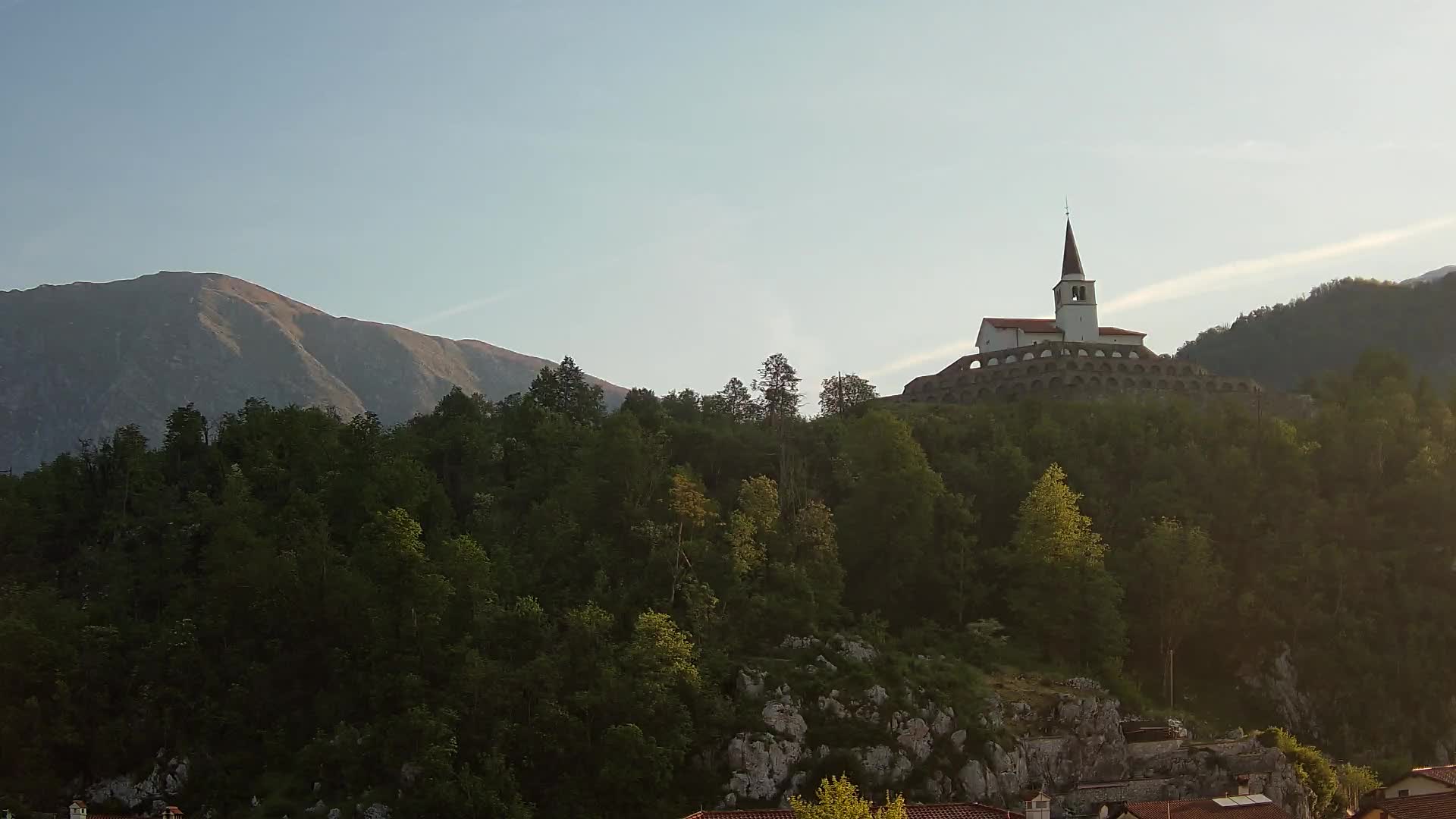 Kobarid-Webcam – Blick auf das Beinhaus aus dem 1. Weltkrieg