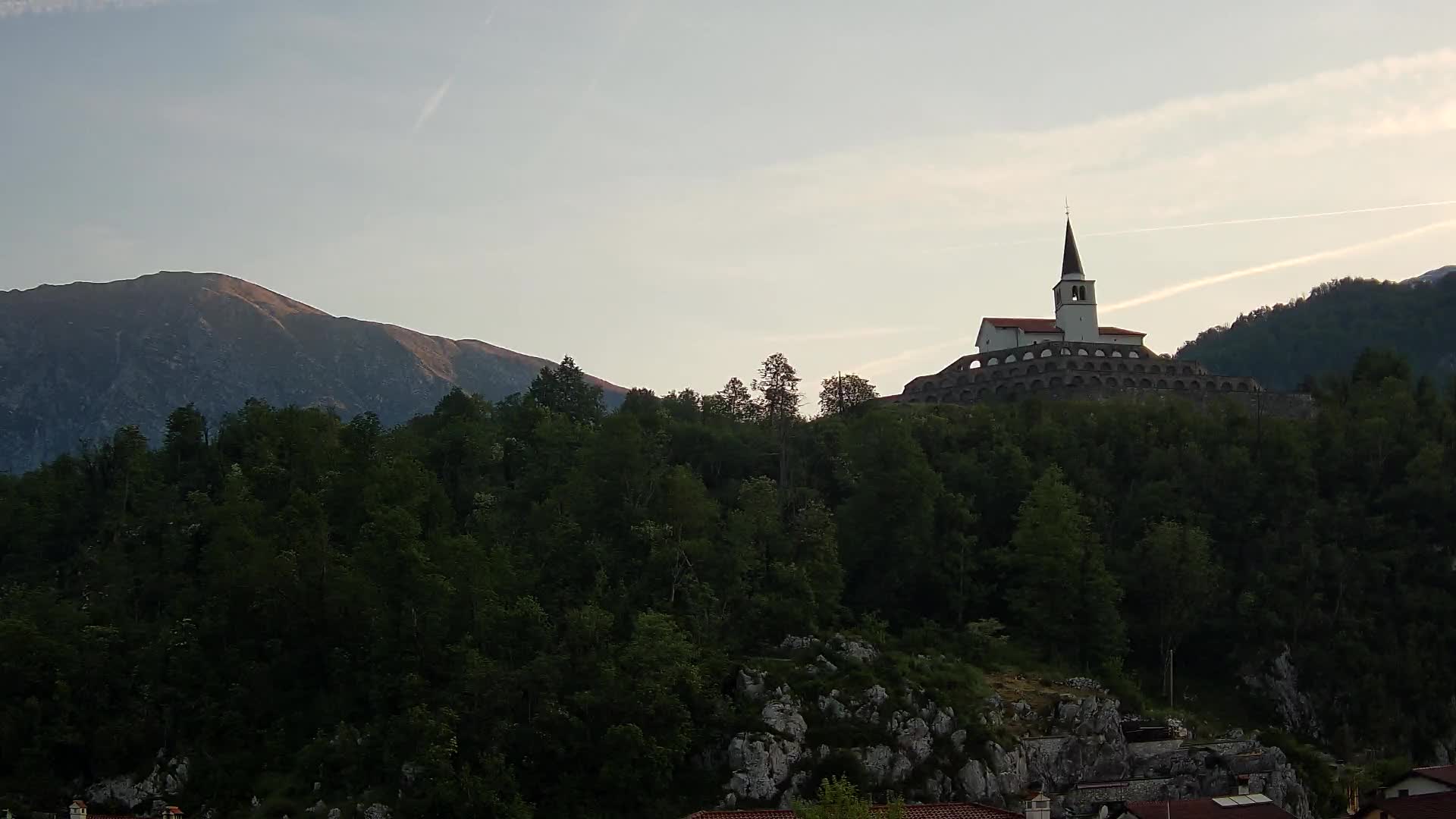 Kobarid-Webcam – Blick auf das Beinhaus aus dem 1. Weltkrieg