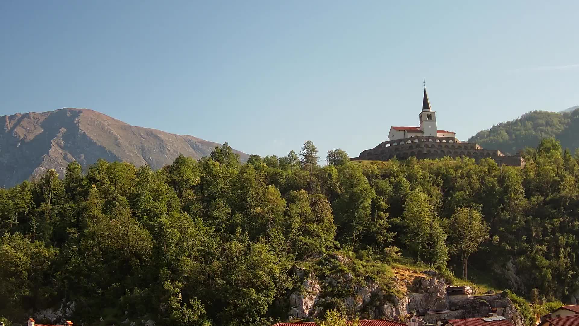 Kobarid-Webcam – Blick auf das Beinhaus aus dem 1. Weltkrieg