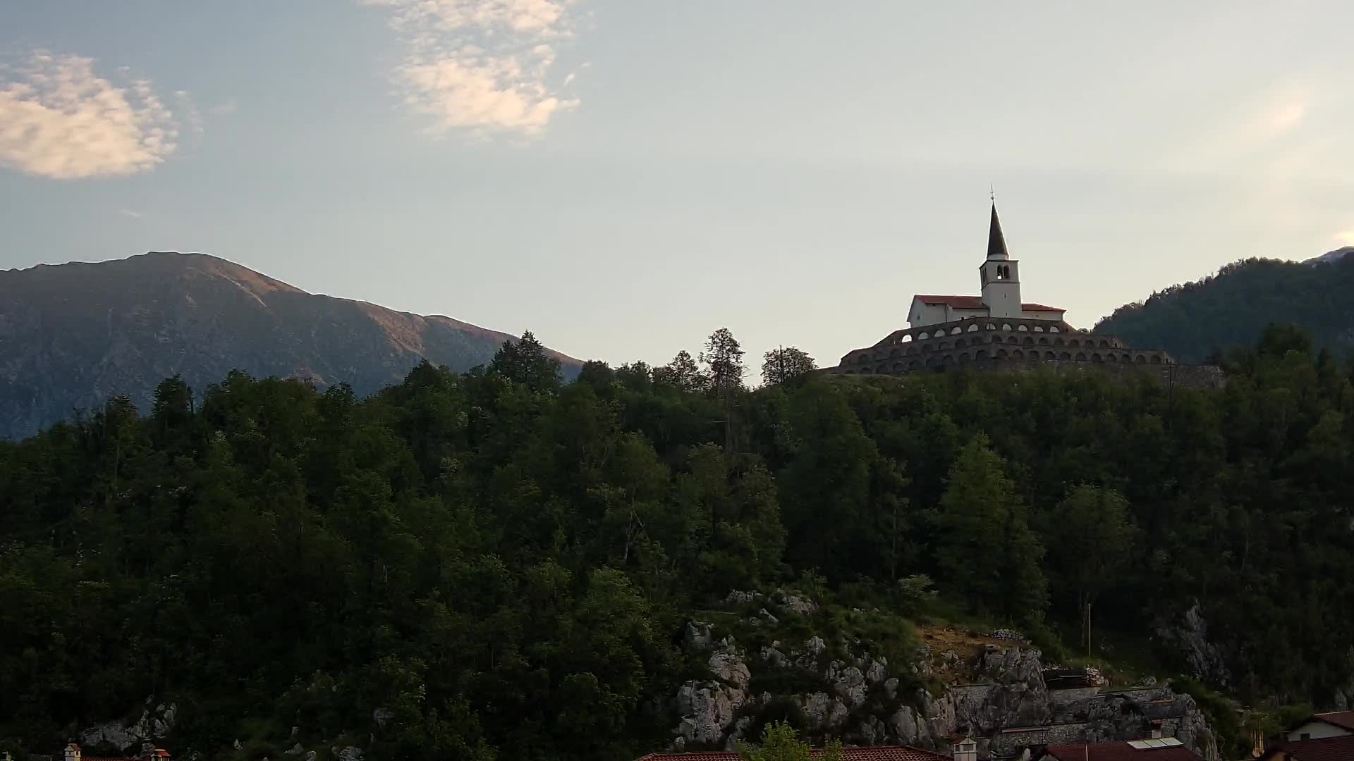 Kobarid-Webcam – Blick auf das Beinhaus aus dem 1. Weltkrieg