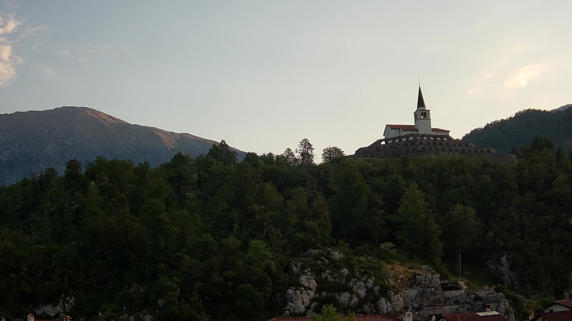 Kobarid-Webcam – Blick auf das Beinhaus aus dem 1. Weltkrieg