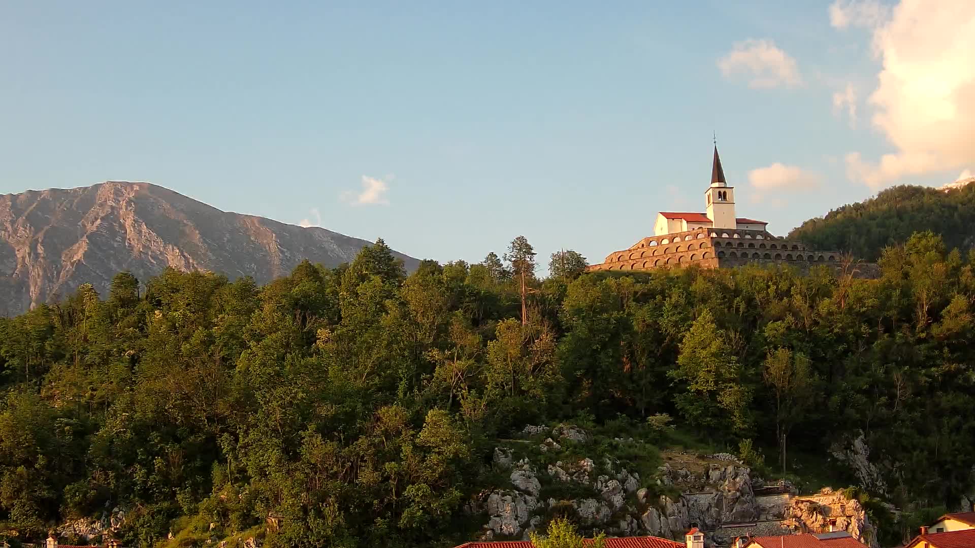 Kobarid-Webcam – Blick auf das Beinhaus aus dem 1. Weltkrieg
