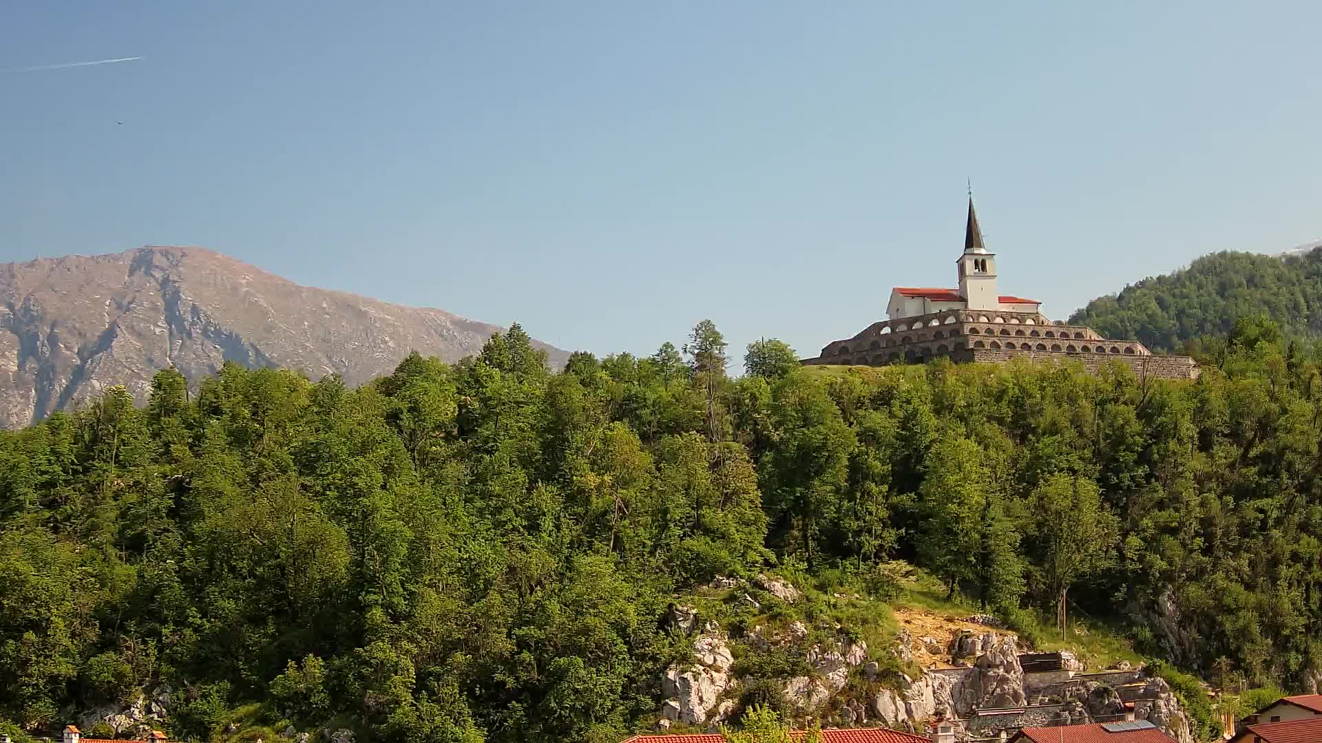 Kobarid-Webcam – Blick auf das Beinhaus aus dem 1. Weltkrieg
