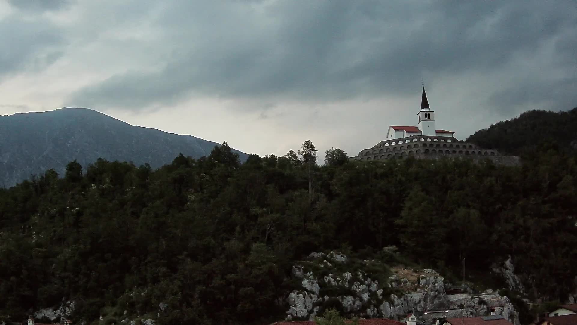 Kobarid-Webcam – Blick auf das Beinhaus aus dem 1. Weltkrieg