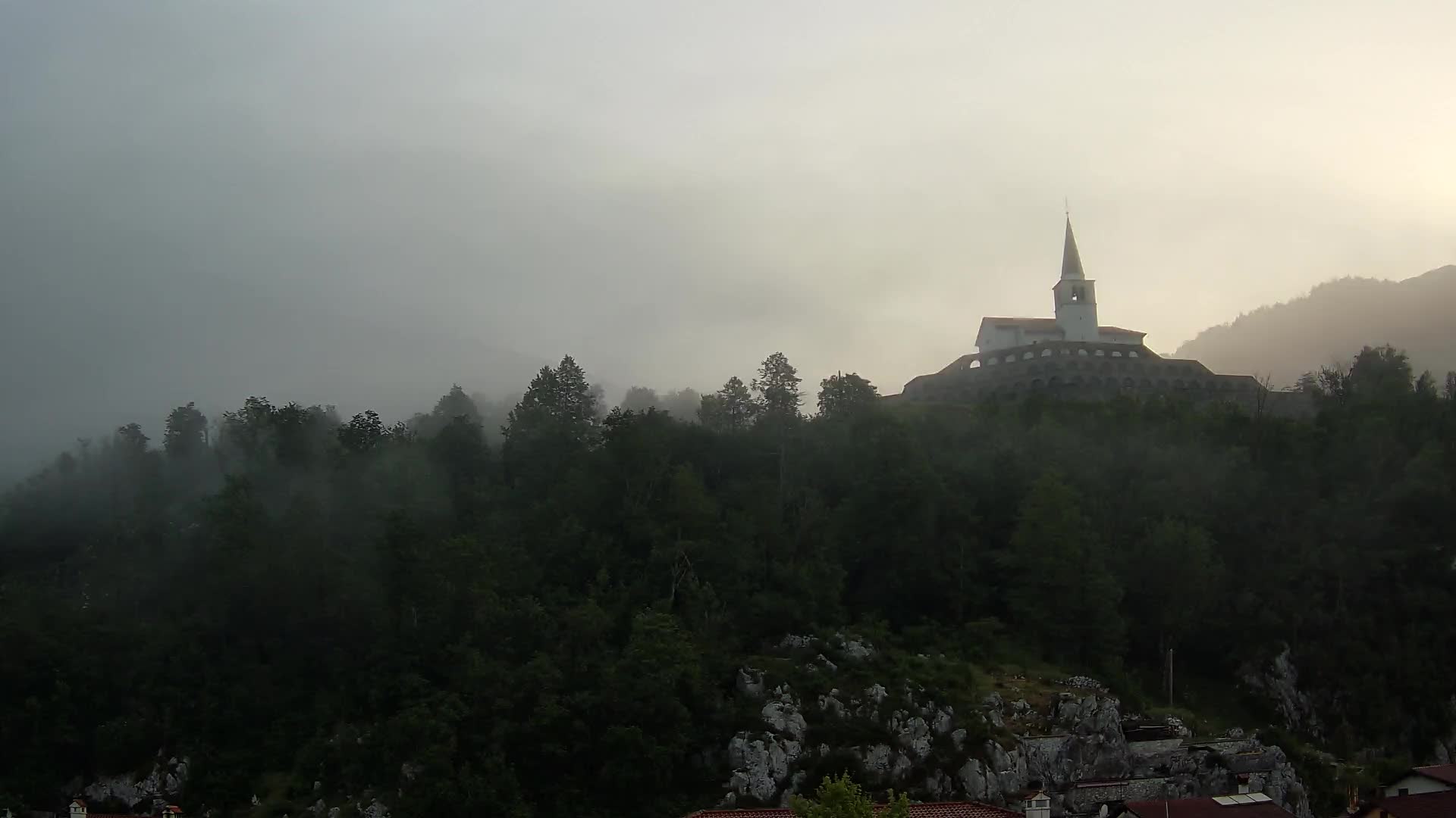 Kobarid-Webcam – Blick auf das Beinhaus aus dem 1. Weltkrieg