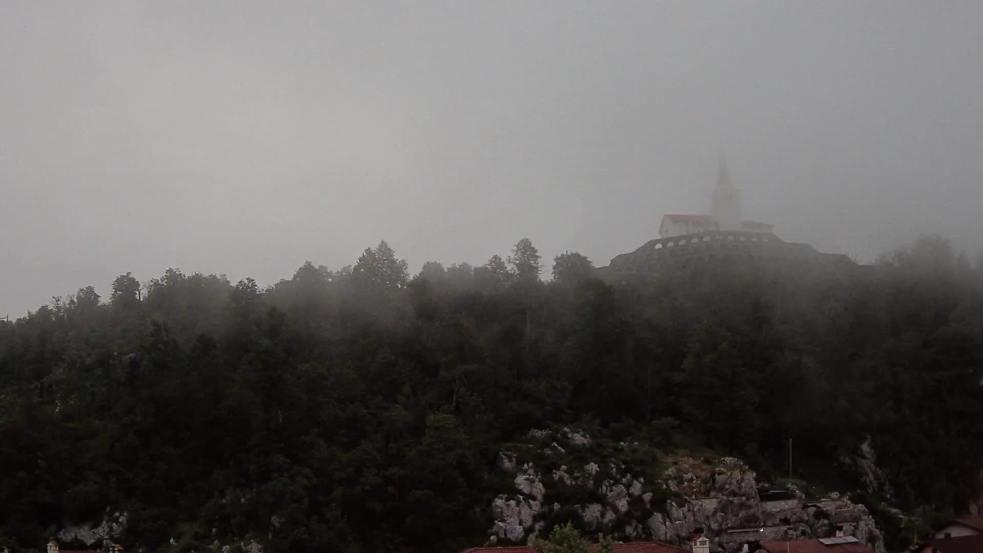 Kobarid-Webcam – Blick auf das Beinhaus aus dem 1. Weltkrieg
