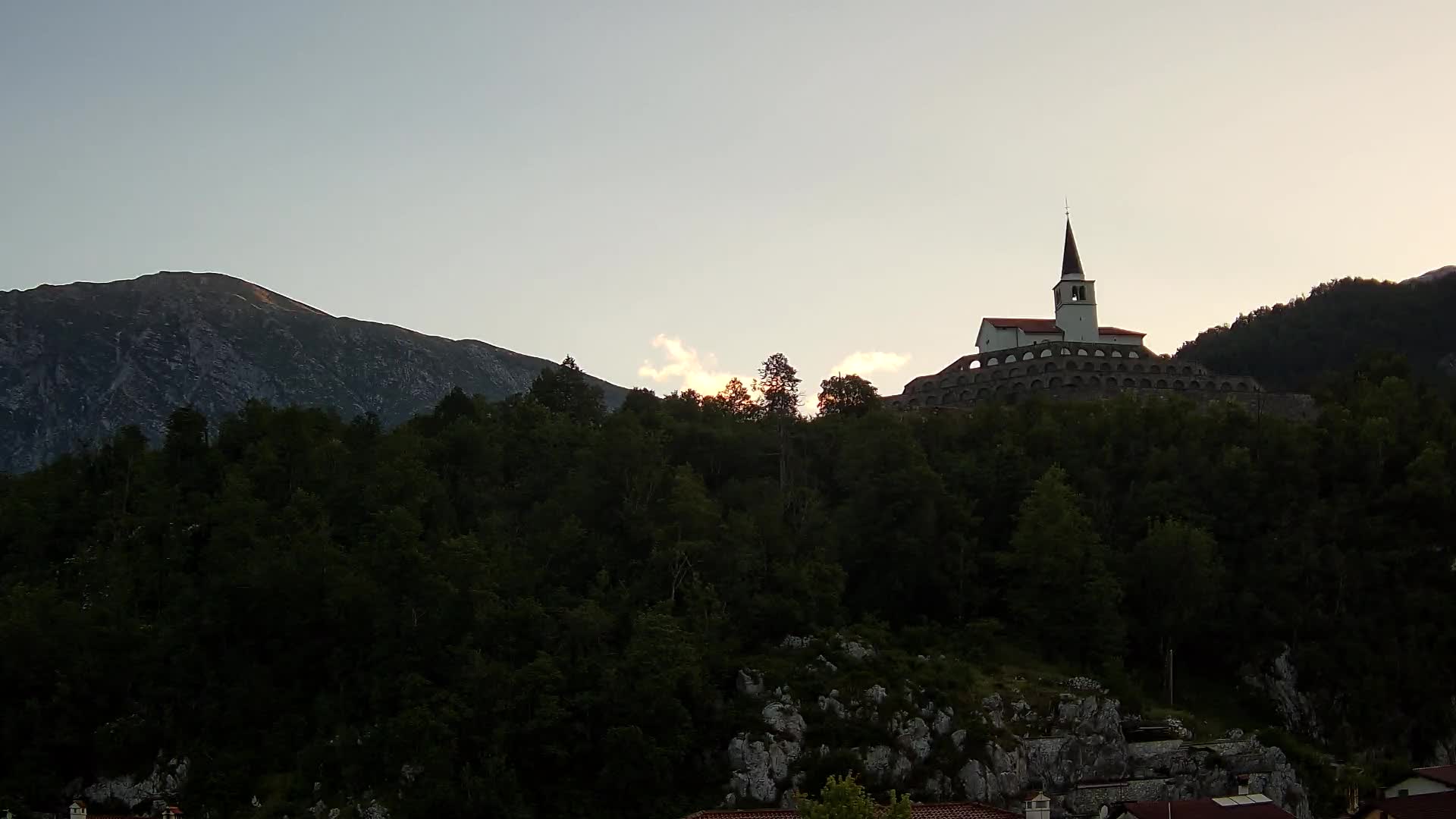 Kobarid-Webcam – Blick auf das Beinhaus aus dem 1. Weltkrieg
