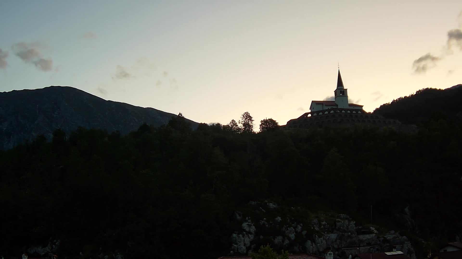 Kobarid-Webcam – Blick auf das Beinhaus aus dem 1. Weltkrieg