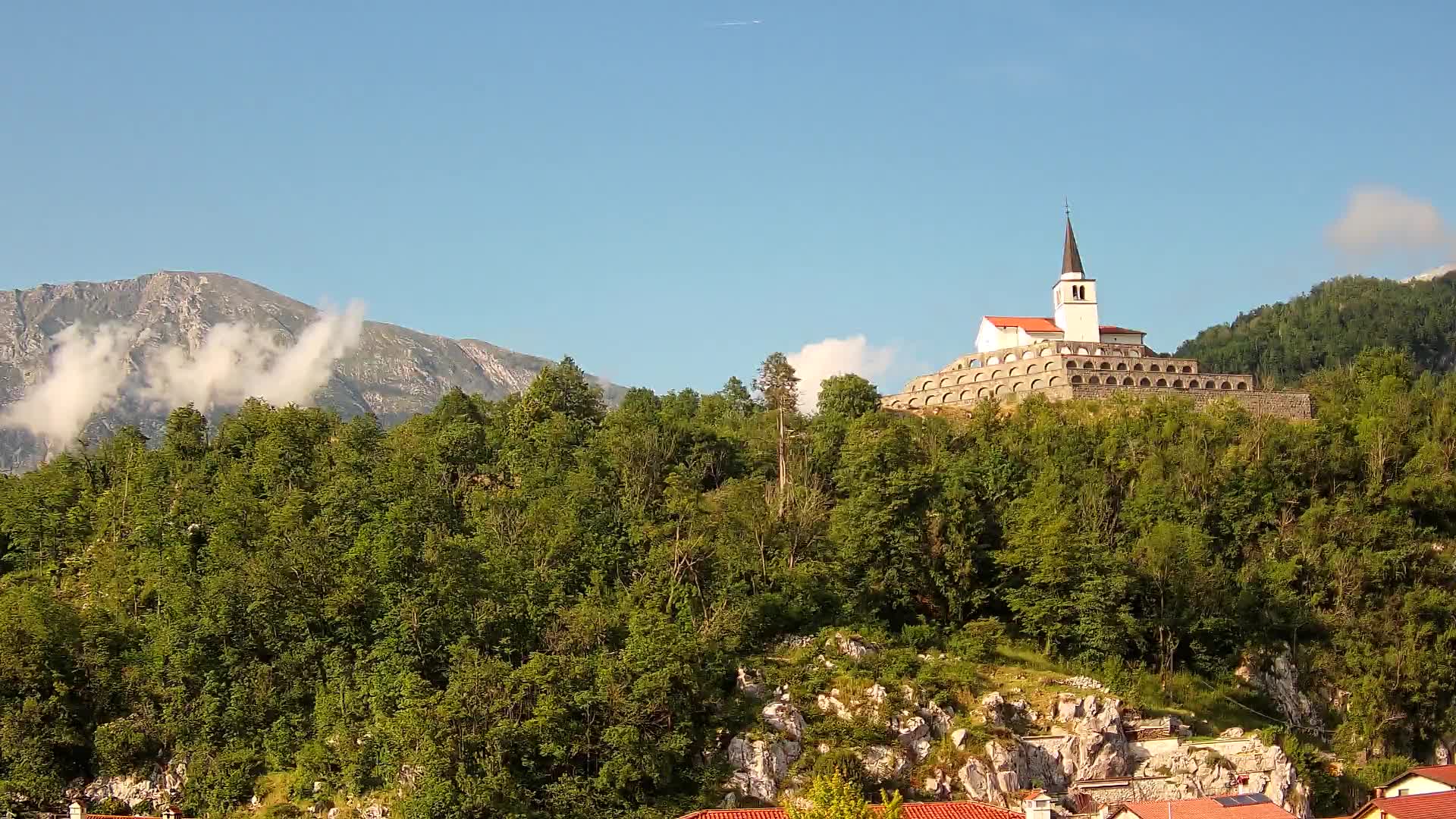 Kobarid-Webcam – Blick auf das Beinhaus aus dem 1. Weltkrieg
