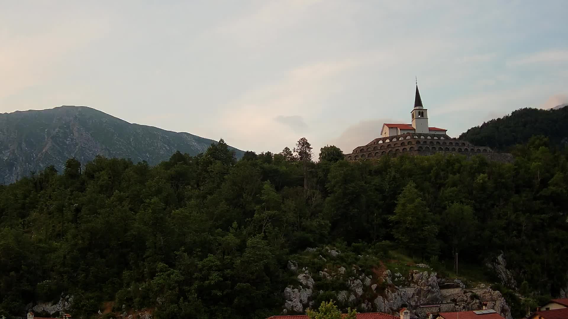 Kobarid-Webcam – Blick auf das Beinhaus aus dem 1. Weltkrieg