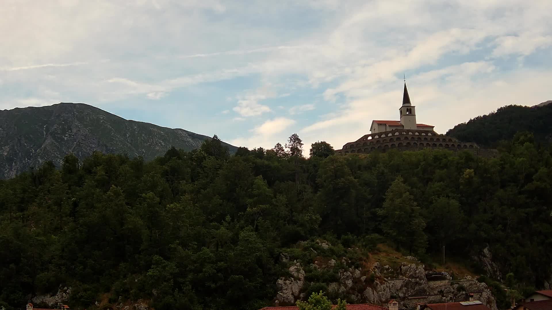 Kobarid-Webcam – Blick auf das Beinhaus aus dem 1. Weltkrieg