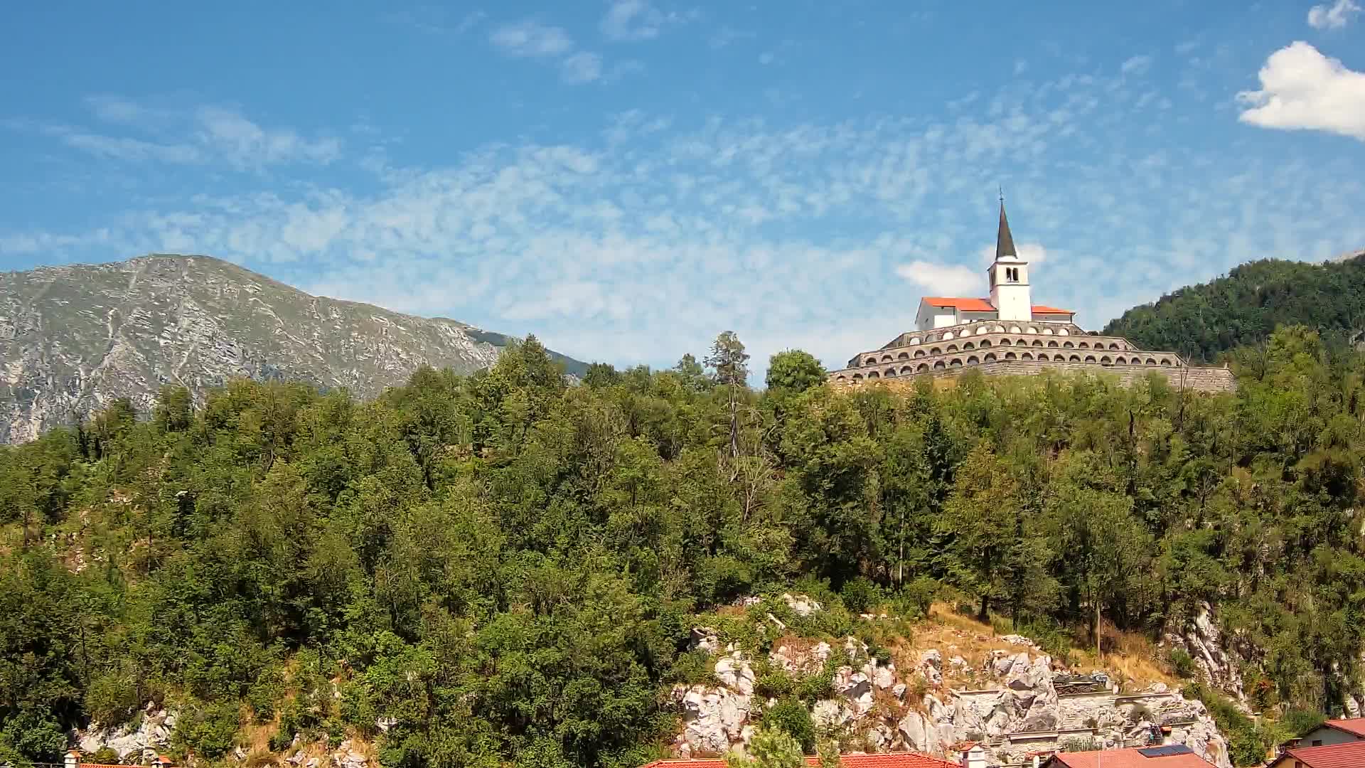 Kobarid-Webcam – Blick auf das Beinhaus aus dem 1. Weltkrieg