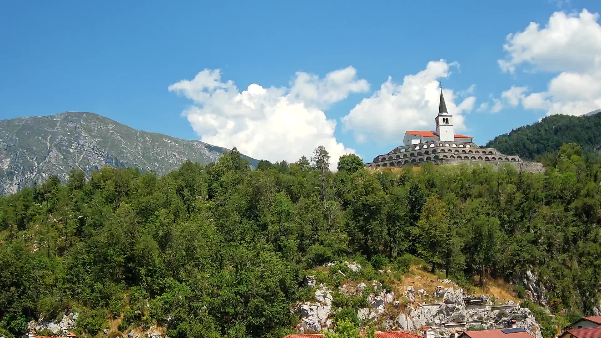 Caporetto webcam – Veduta dell’Ossario della prima guerra mondiale