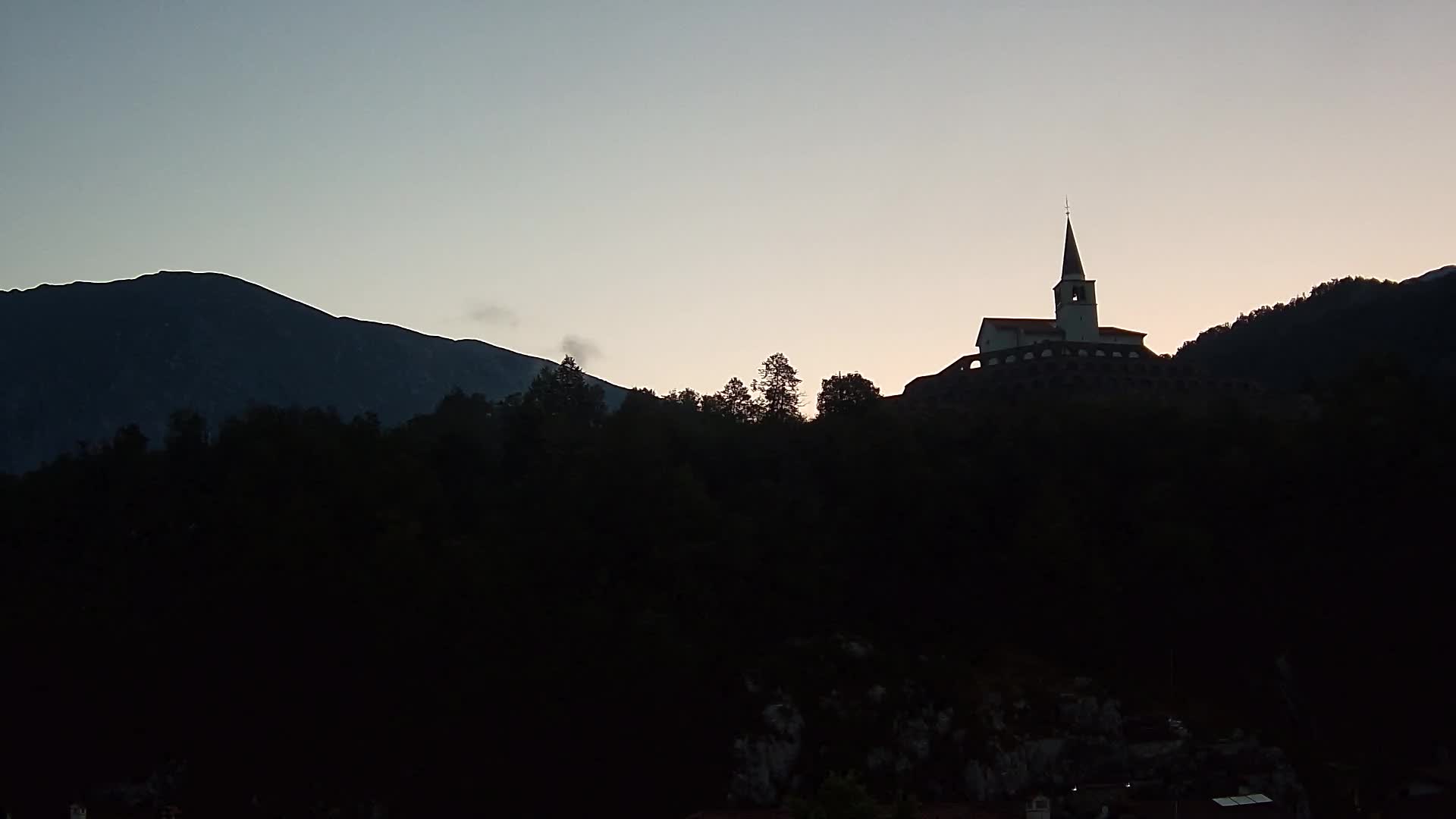 Kobarid-Webcam – Blick auf das Beinhaus aus dem 1. Weltkrieg