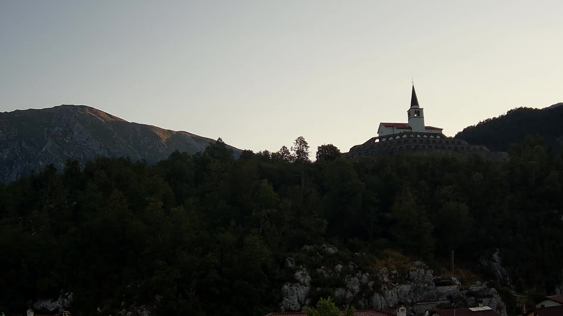 Kobarid-Webcam – Blick auf das Beinhaus aus dem 1. Weltkrieg