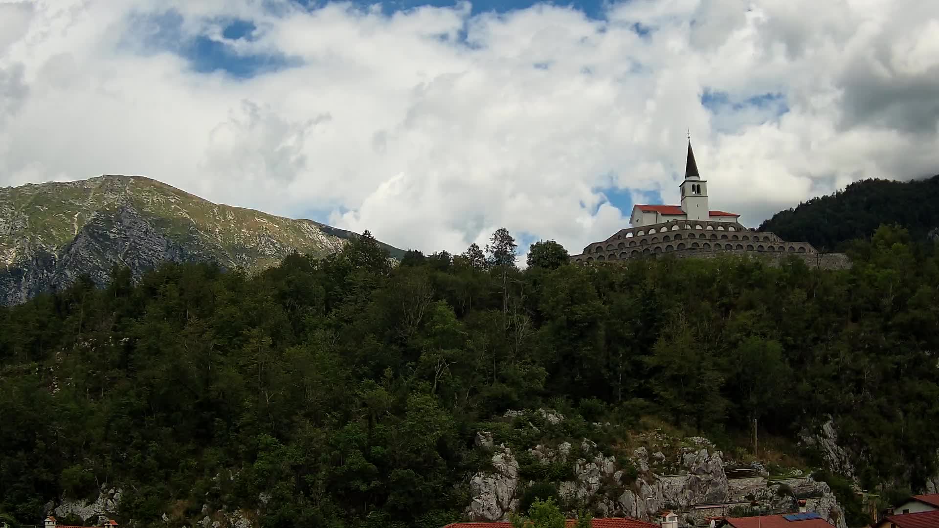 Caporetto webcam – Veduta dell’Ossario della prima guerra mondiale