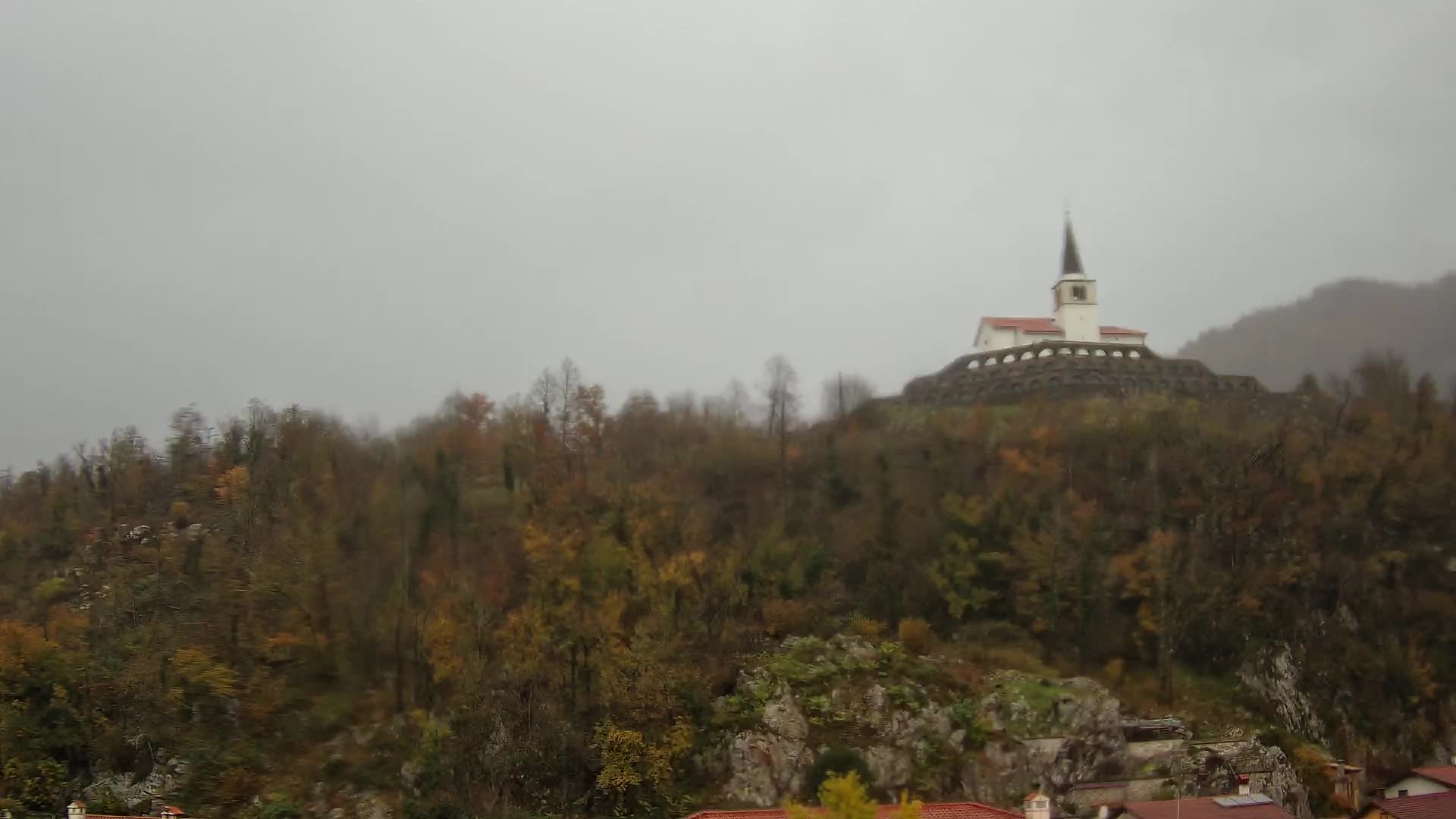 Kobarid-Webcam – Blick auf das Beinhaus aus dem 1. Weltkrieg