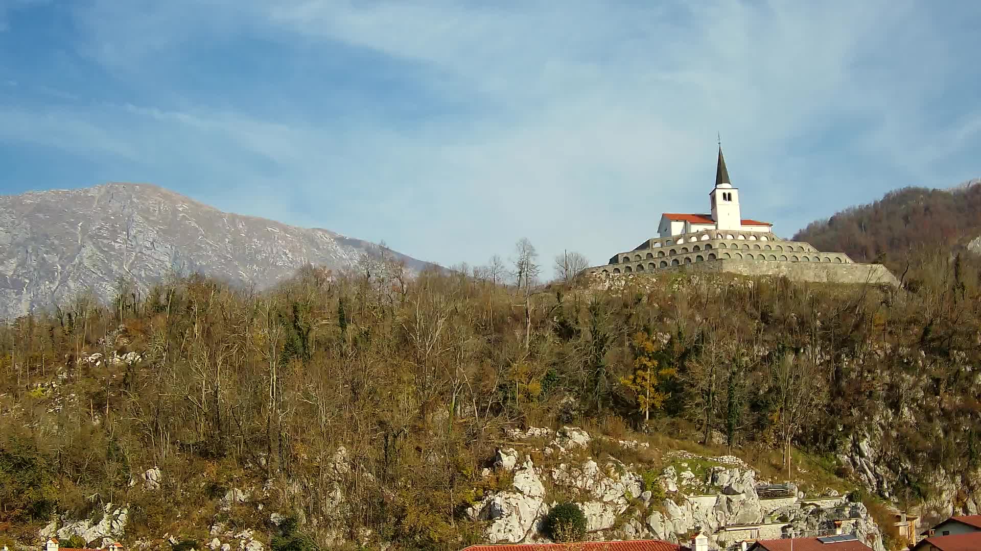 Web kamera Kobarida – Pogled na kosturnicu iz 1. svjetskog rata