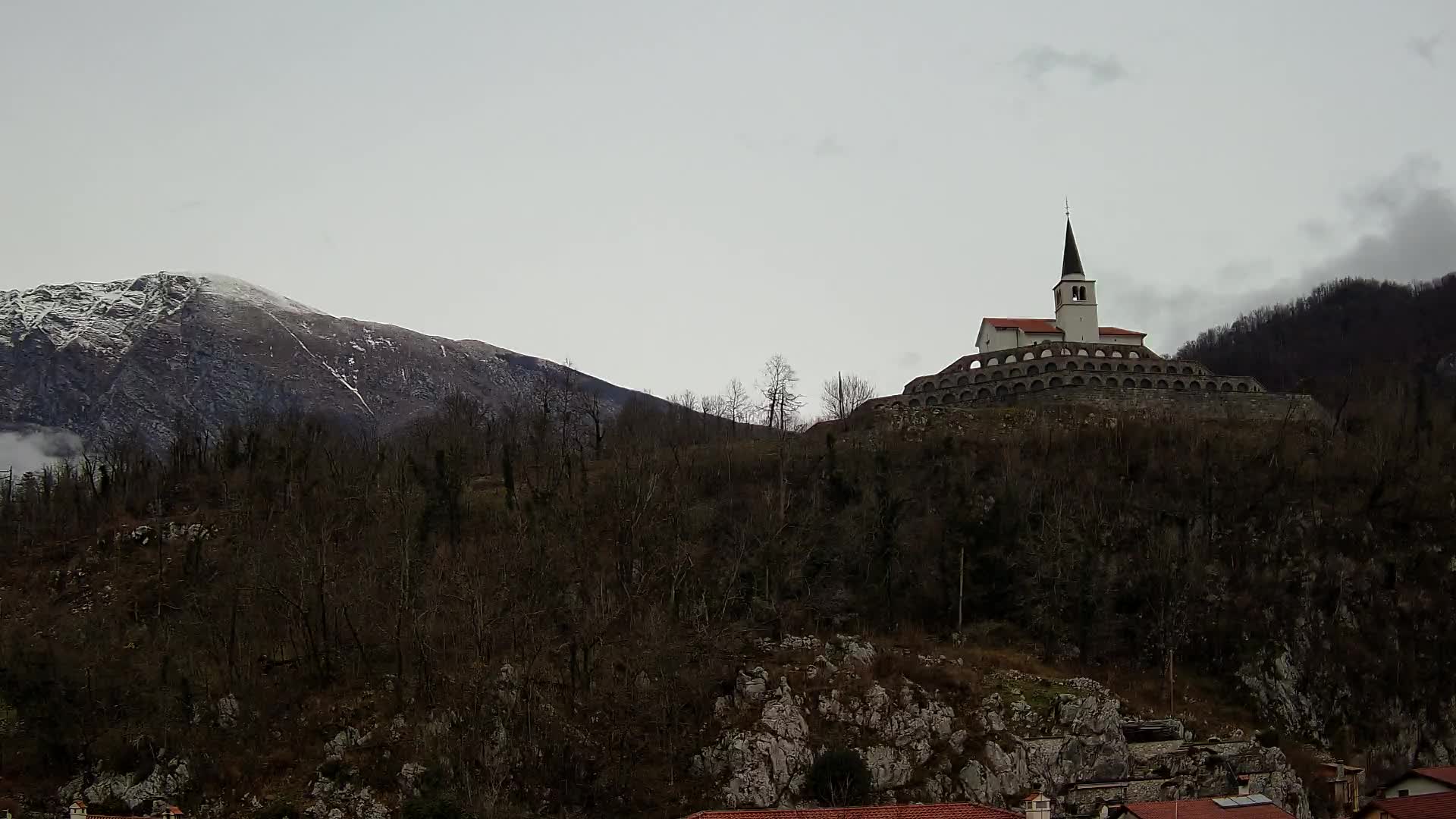 Kobarid-Webcam – Blick auf das Beinhaus aus dem 1. Weltkrieg