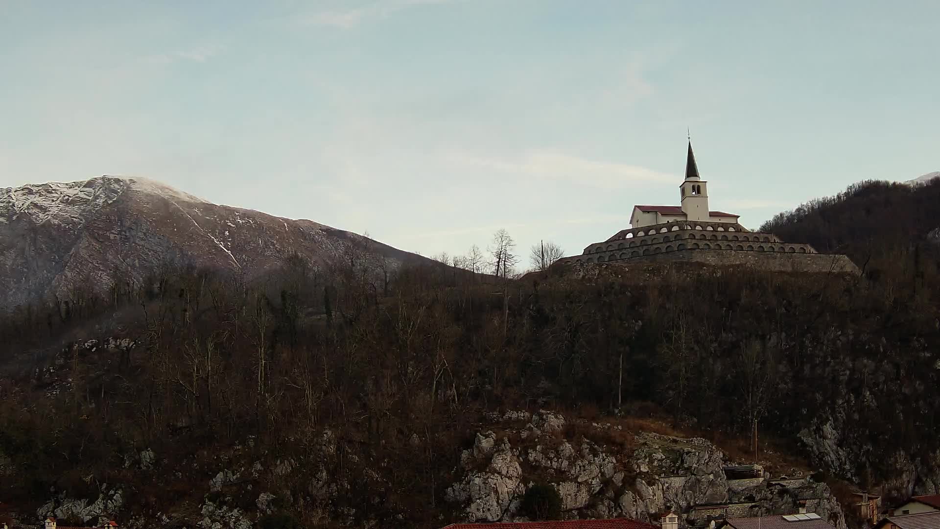 Kobarid-Webcam – Blick auf das Beinhaus aus dem 1. Weltkrieg