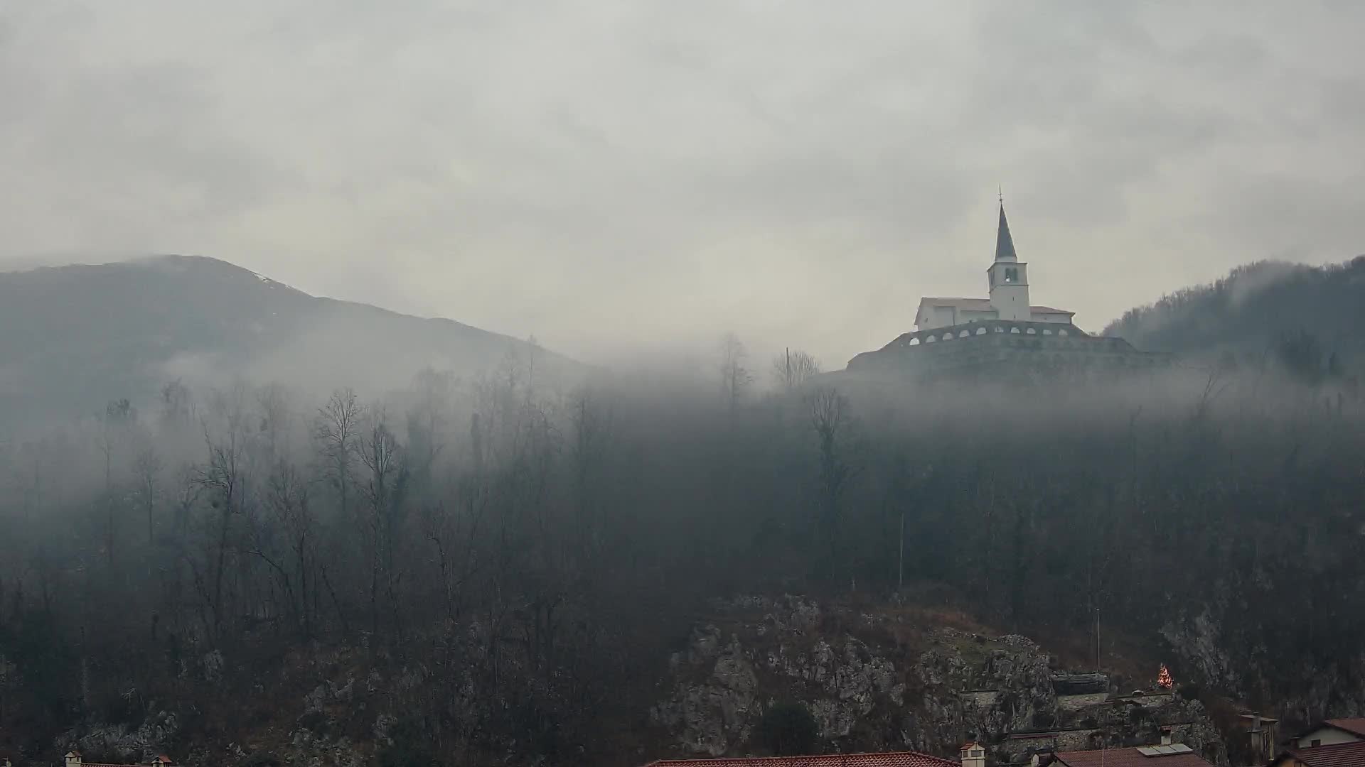 Web kamera Kobarida – Pogled na kosturnicu iz 1. svjetskog rata