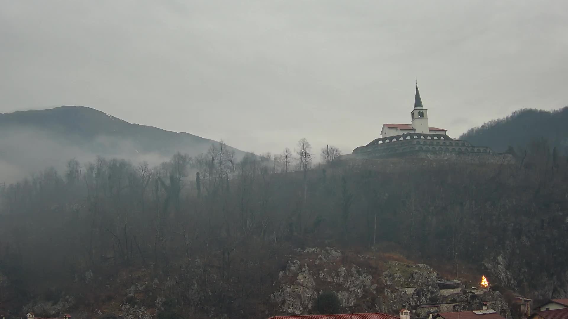 Web camera Kobarid – Vista a Charnel House de la 1ª guerra mundial