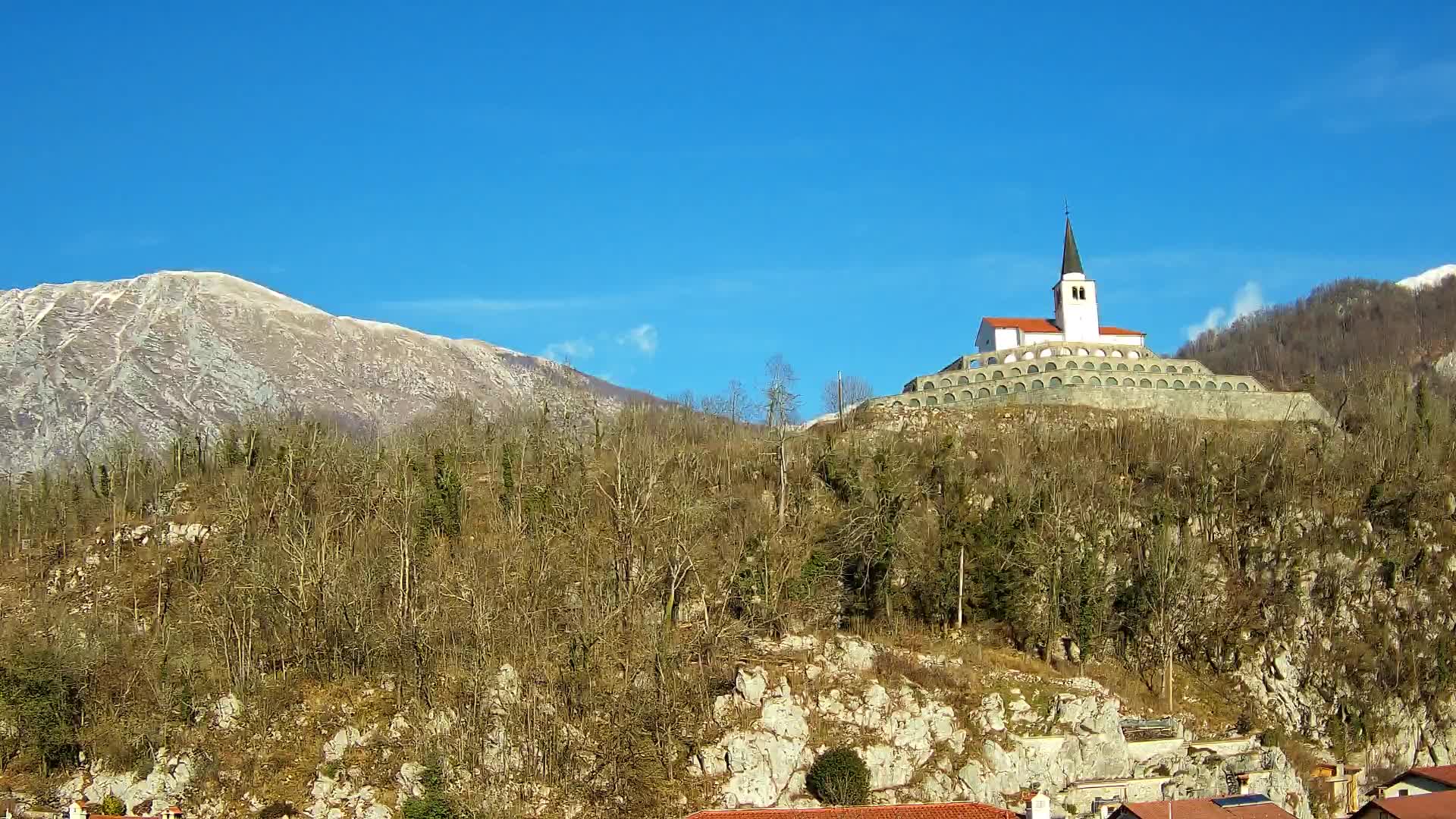 Kobarid-Webcam – Blick auf das Beinhaus aus dem 1. Weltkrieg