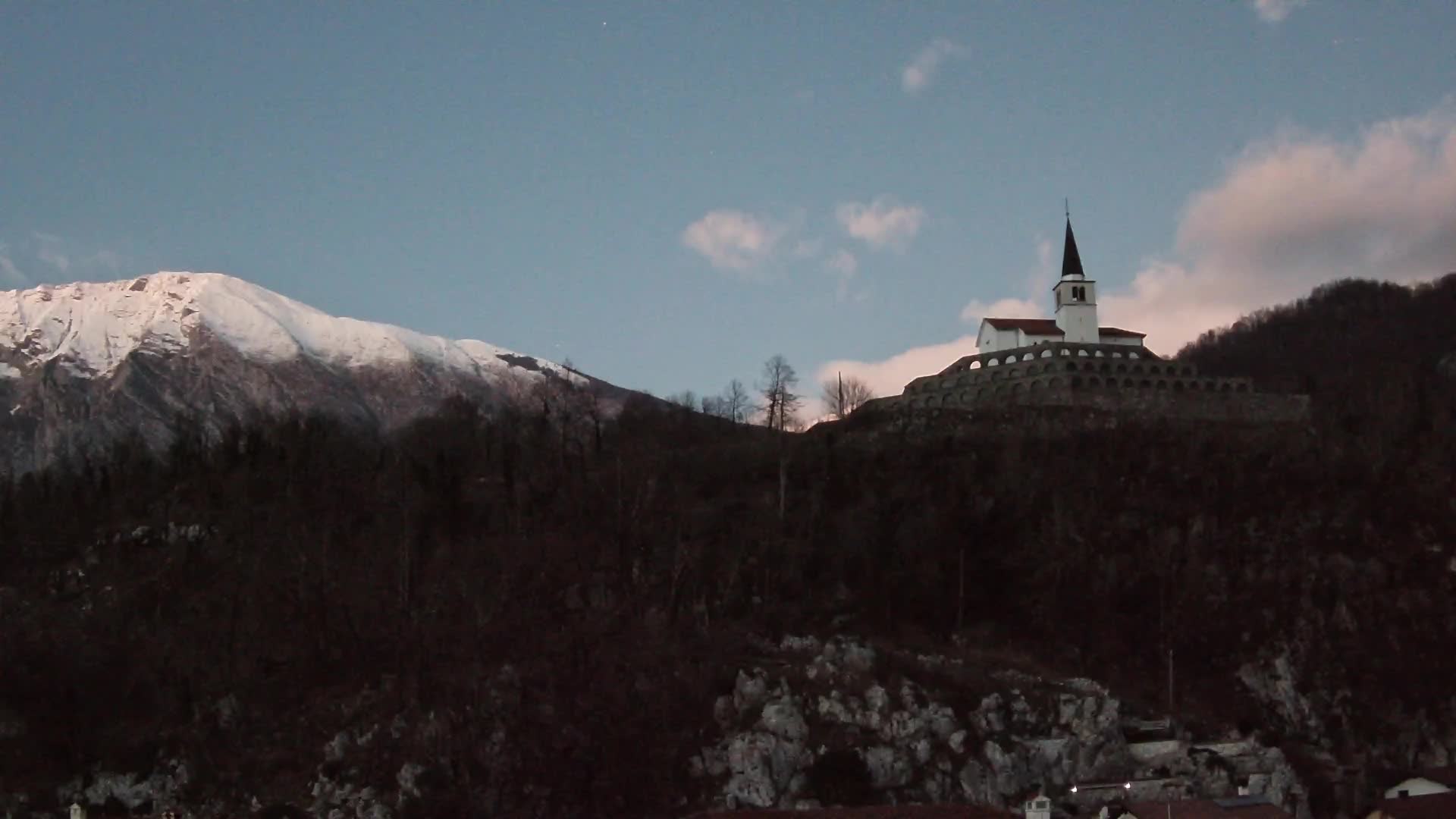 Kobarid-Webcam – Blick auf das Beinhaus aus dem 1. Weltkrieg