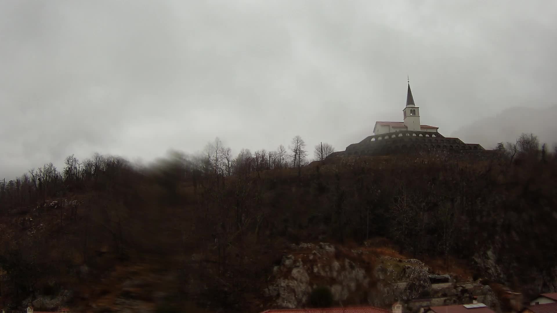 Web kamera Kobarida – Pogled na kosturnicu iz 1. svjetskog rata