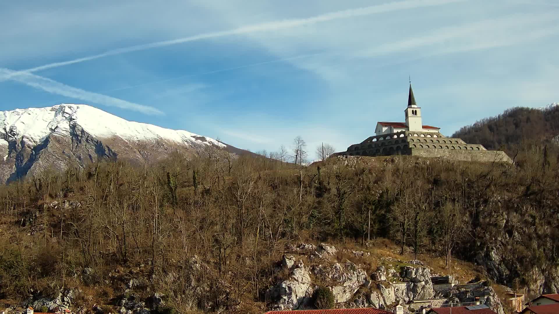 Web camera Kobarid – Vista a Charnel House de la 1ª guerra mundial