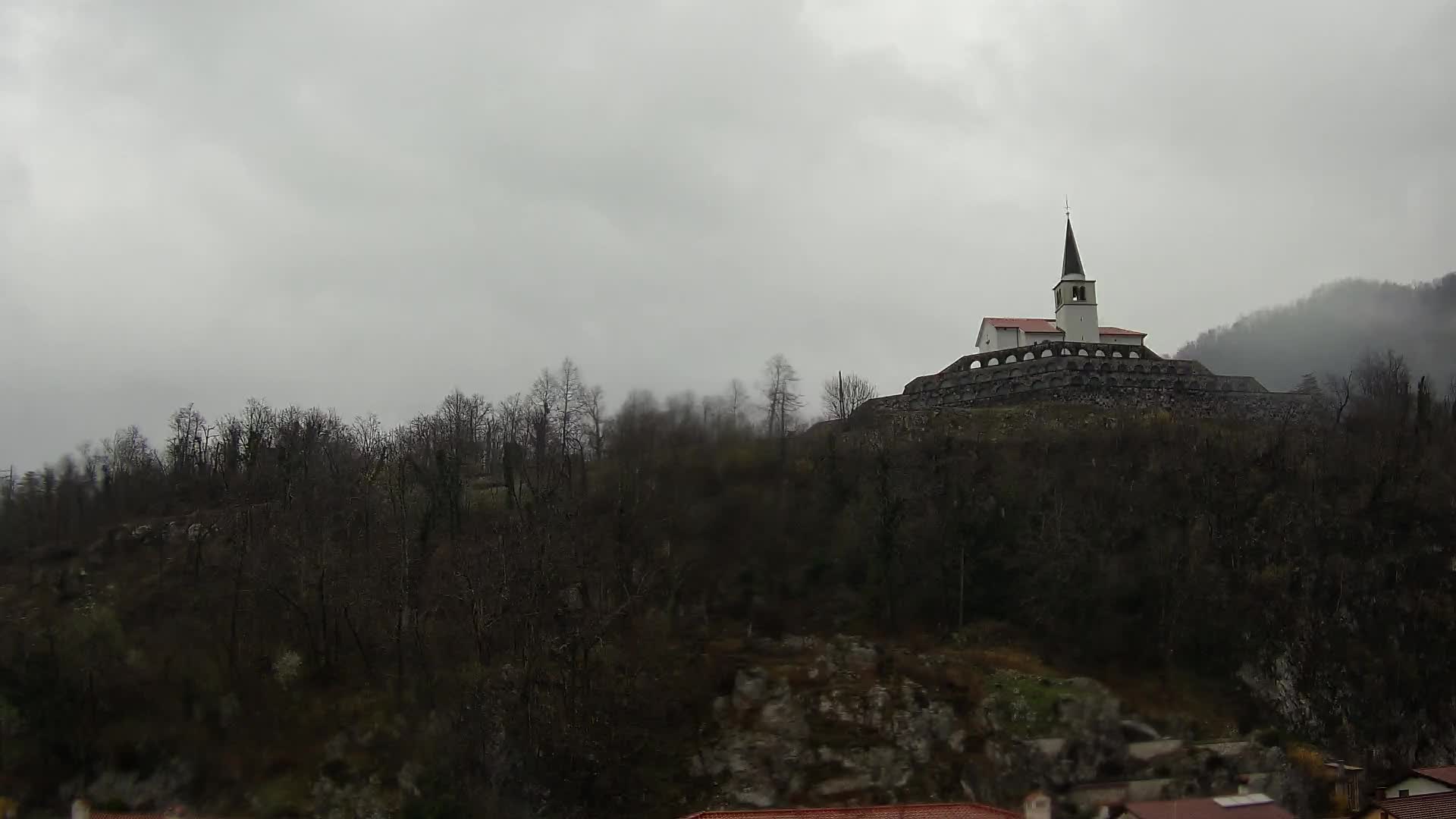 Kobarid-Webcam – Blick auf das Beinhaus aus dem 1. Weltkrieg