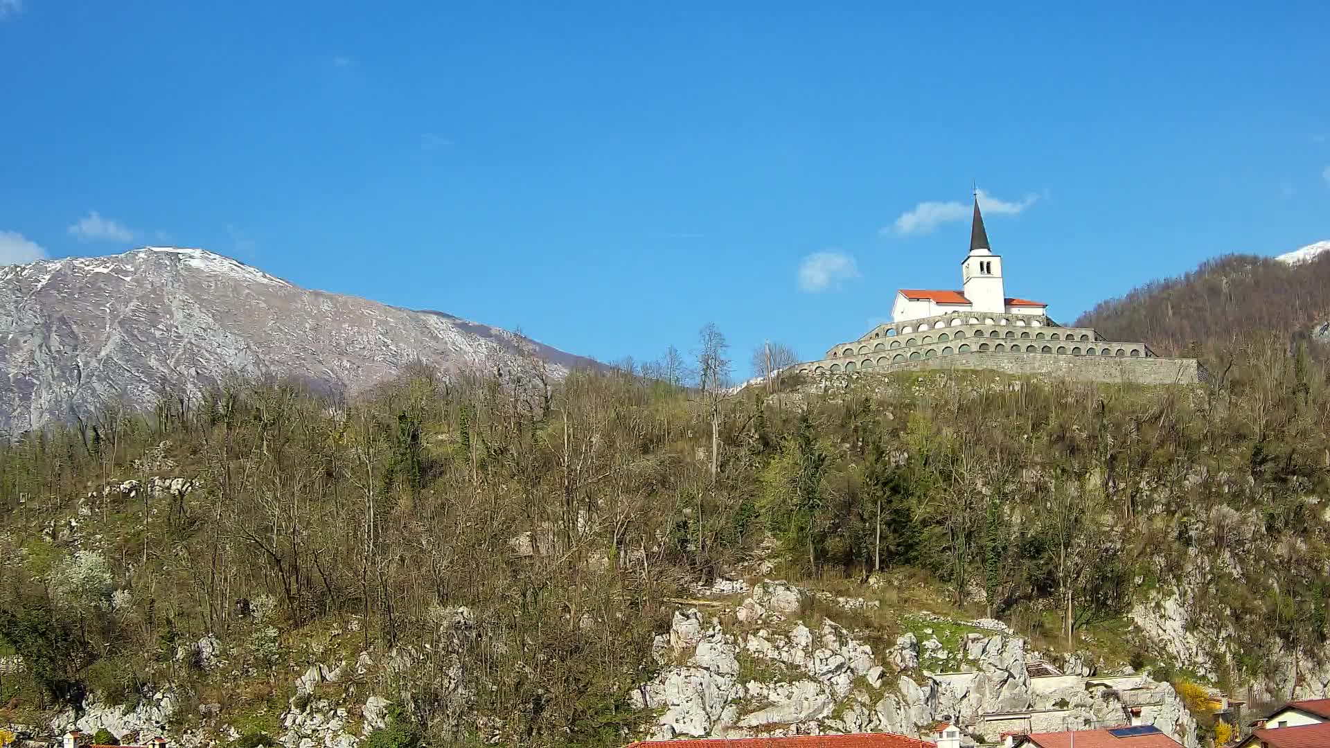 Kobarid-Webcam – Blick auf das Beinhaus aus dem 1. Weltkrieg
