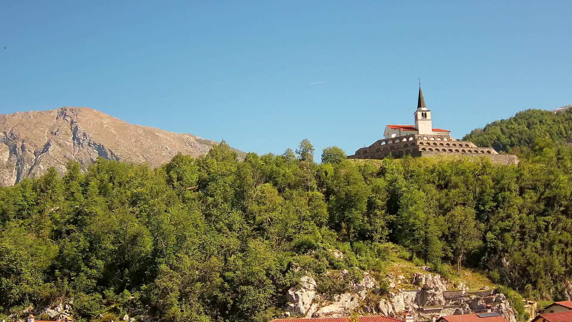 Kobarid-Webcam – Blick auf das Beinhaus aus dem 1. Weltkrieg