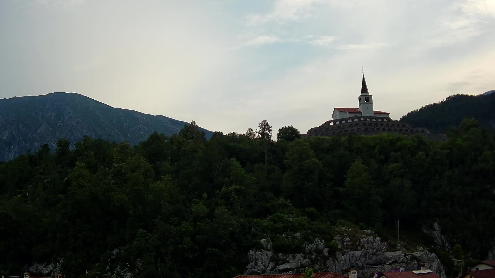 Web kamera Kobarida – Pogled na kosturnicu iz 1. svjetskog rata