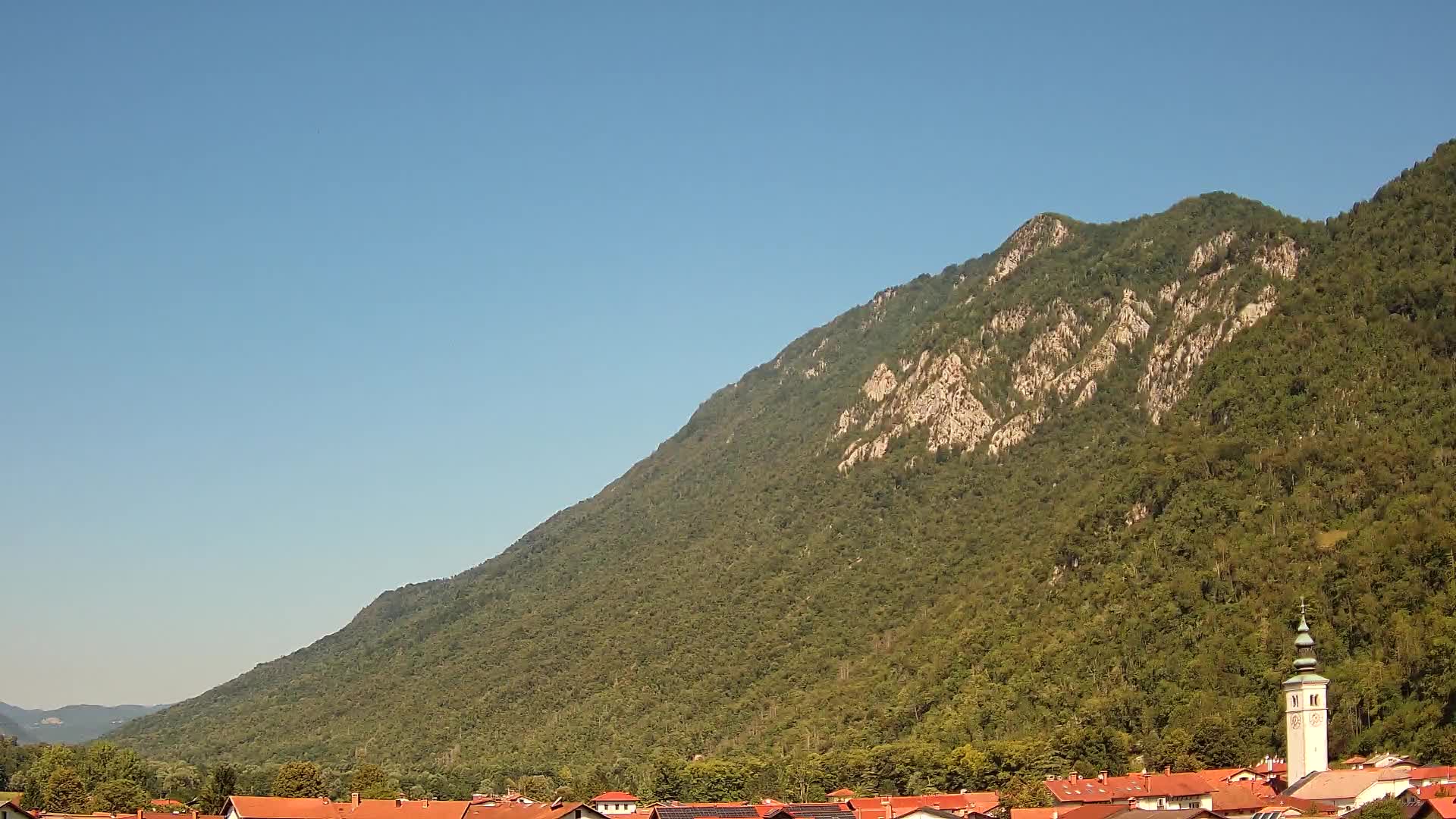 Kobarid Spletna kmera – Pogled na kostnico iz 1. svetovne vojne