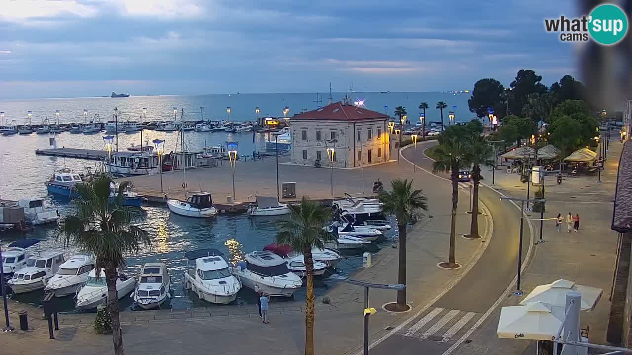 Luka Kopar uživo web kamera – Turistički terminal i teretna luka – Slovenija