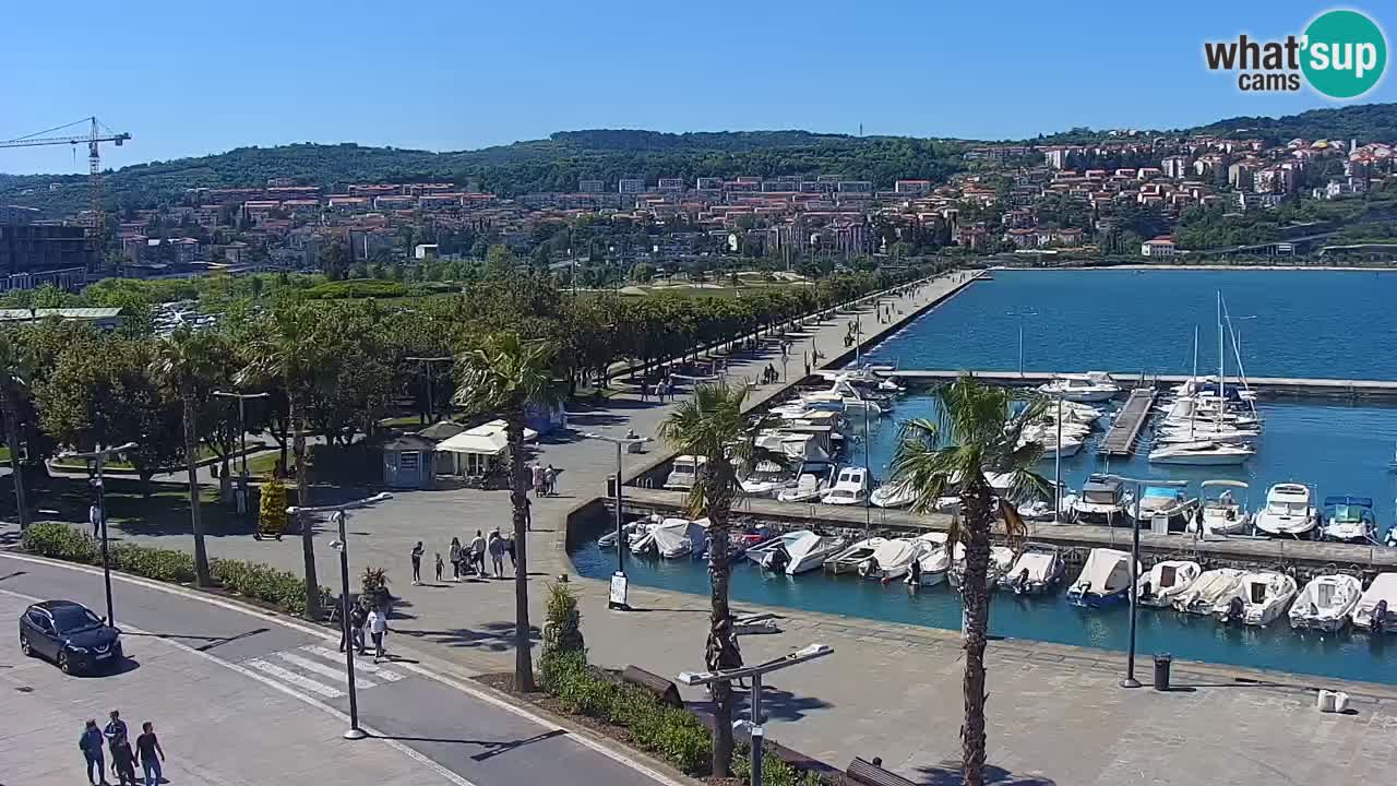 Spletna kamera Luka Koper v živo – Potniški terminal in tovorno pristanišče – Slovenija