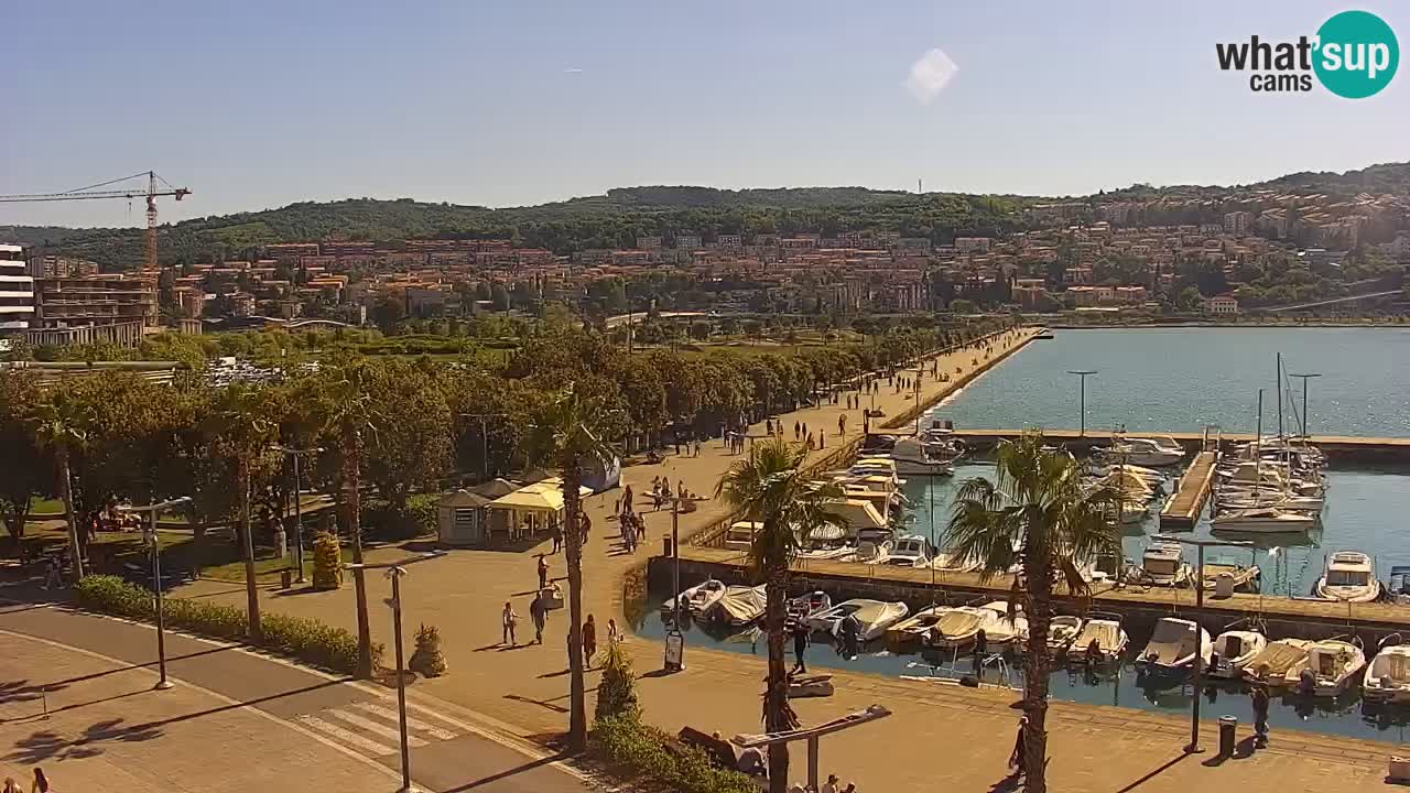 Spletna kamera Luka Koper v živo – Potniški terminal in tovorno pristanišče – Slovenija
