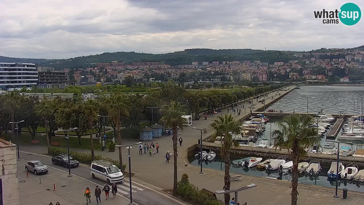 Webcam Koper – Panorama des Jachthafens und der Promenade vom Hotel Grand Koper
