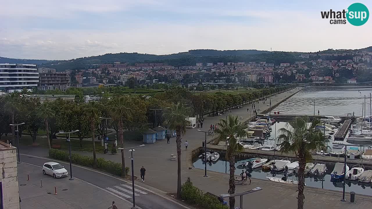 Spletna kamera Luka Koper v živo – Potniški terminal in tovorno pristanišče – Slovenija