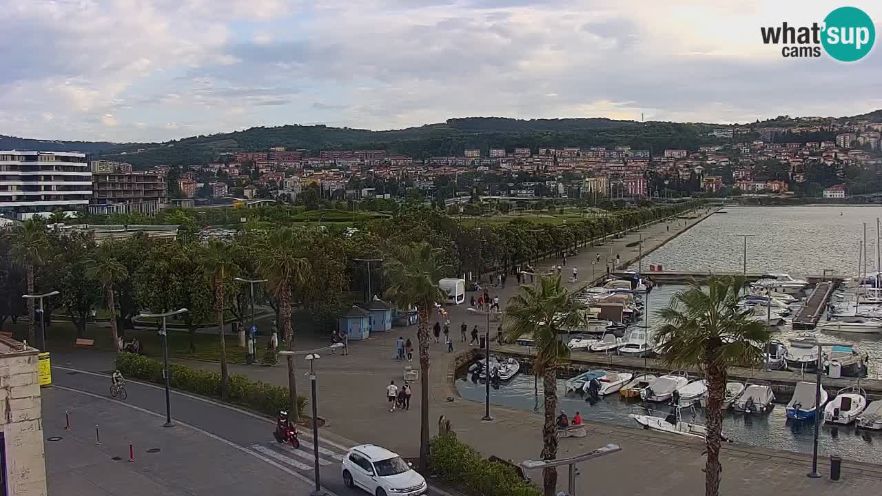 Luka Kopar uživo web kamera – Turistički terminal i teretna luka – Slovenija