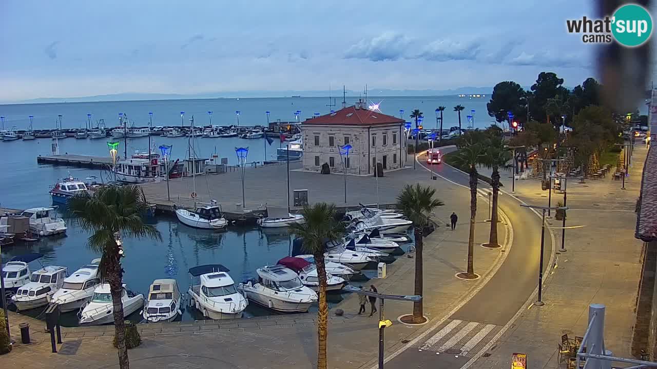 Spletna kamera Koper – Panorama na marino in promenado s Hotela Grand Koper