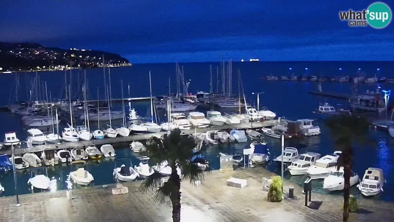 Webcam Koper – Panorama des Jachthafens und der Promenade vom Hotel Grand Koper